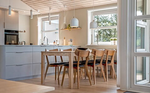 Albina - 844M from the Sea: Möbel, Flooring, Interior Design, Fussboden, Holz, Holzboden, Küche, Decke, Countertop, Küche & Esszimmer Tisch