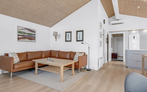 Albina - 844M from the Sea: Möbel, Interior Design, Couch, Flooring, Fussboden, Holz, Decke, Wohnzimmer, Zimmer, Holzboden
