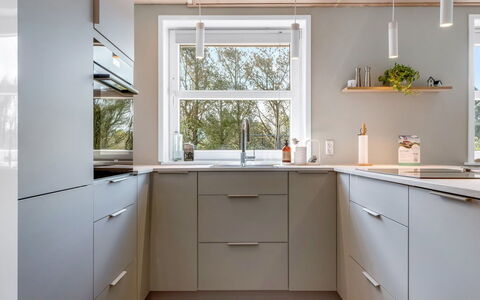 Albina - 844M from the Sea: Küche, Flooring, Küchengerät, Countertop, Cabinetry, Interior Design, Holz, Fussboden, Möbel, Major Appliance