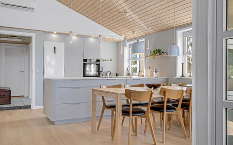 Albina - 844M from the Sea: Flooring, Interior Design, Möbel, Fussboden, Holzboden, Holz, Decke, Light Fixture, Küche, Countertop