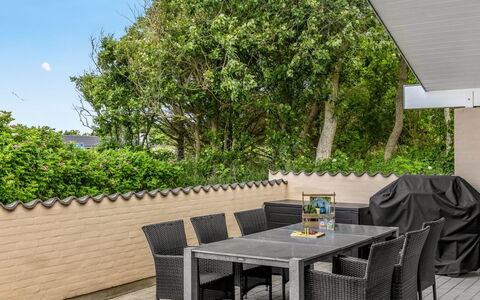 Albina - 844M from the Sea: Möbel, Gartenmöbel, Tisch Im Freien, Tabelle, Stuhl, Terrasse, Schatten, Garten, Blumentopf