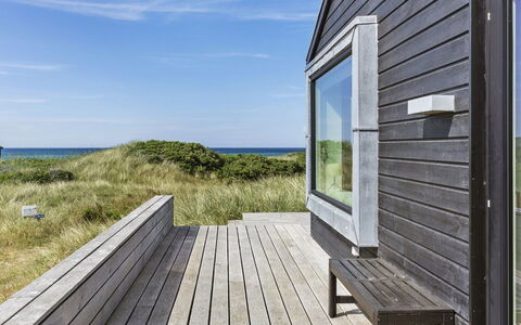 Aaltje - 65M from the Sea: Haus, Zuhause, Tür, Dach, Hütte, Estate, Garten, Schatten, Abstellgleis, Garten