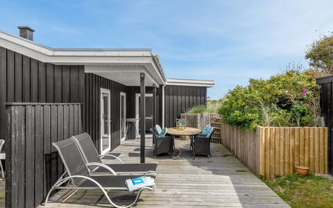 Marjanna - 350M from the Sea: Holz, Zuhause, Veranda, Hartholz, Deck, Tür, Planke, Schatten, Abstellgleis, Holzbeize
