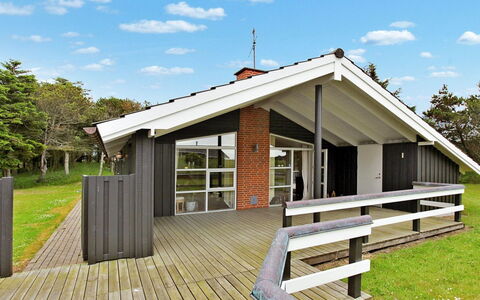 Andersen - 827M from the Sea: Möbel, Interior Design, Flooring, Holz, Fussboden, Decke, Holzboden, Stuhl, Tabelle, Beleuchtung