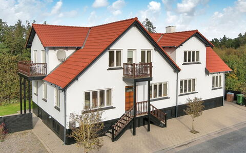 Etta - 957M from the Sea: Gebäude, Fenster, Holz, Haus, Wohngebiet, Zuhause, Fassade, Dach, Die Architektur, Tür