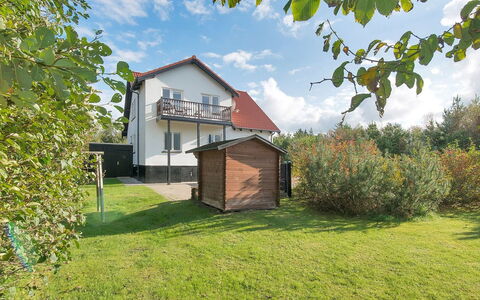 Etta - 957M from the Sea: Gras, Haus, Zuhause, Hütte, Wohngebiet, Dach, Grundstueck, Ländliches Gebiet, Rasen, Garten