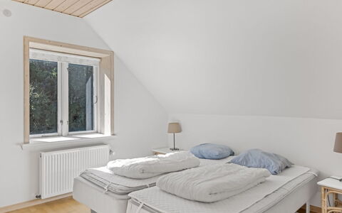 Etta - 957M from the Sea: Holz, Möbel, Interior Design, Flooring, Fussboden, Textil, Schlafzimmer, Beleuchtung, Linens, Bett