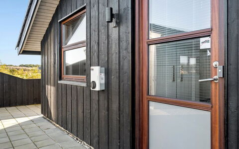 Finna - 1Km from the Sea: Möbel, Interior Design, Flooring, Holz, Fussboden, Decke, Holzboden, Stuhl, Tabelle, Beleuchtung