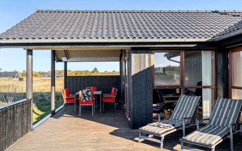 Finna - 1Km from the Sea: Möbel, Interior Design, Flooring, Holz, Fussboden, Decke, Holzboden, Stuhl, Tabelle, Beleuchtung