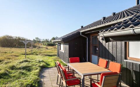 Finna - 1Km from the Sea: Möbel, Interior Design, Flooring, Holz, Fussboden, Decke, Holzboden, Stuhl, Tabelle, Beleuchtung