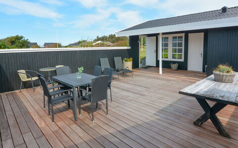 Halsten - 551M from the Sea: Blau, Strauch, Hütte, Ground, Garten, Estate, Schatten, Landscaping, Bauernhaus, Eco Hotel
