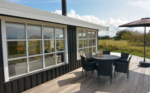 Halsten - 551M from the Sea: Blau, Strauch, Hütte, Ground, Garten, Estate, Schatten, Landscaping, Bauernhaus, Eco Hotel