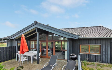 Emma - 976M from the Sea: Dach, Zuhause, Hütte, Abstellgleis, Schatten, Hartholz, Estate, Planke, Gartenbauten, Veranda