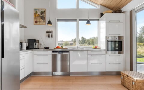 Yaim - 800M from the Sea: Küche, Countertop, Flooring, Küchengerät, Möbel, Interior Design, Cabinetry, Major Appliance, Holz, Fussboden