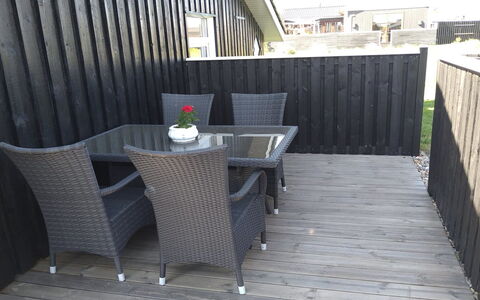 Caro - 807M from the Sea: Möbel, Interior Design, Flooring, Holz, Fussboden, Decke, Holzboden, Stuhl, Tabelle, Beleuchtung