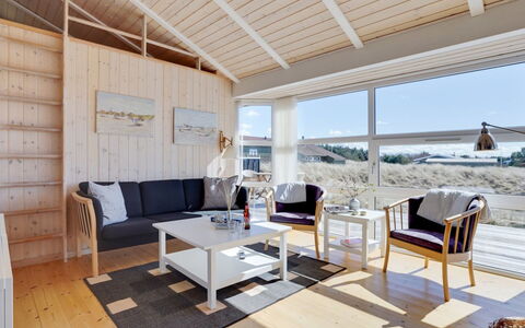 Caro - 807M from the Sea: Möbel, Interior Design, Flooring, Holz, Fussboden, Decke, Holzboden, Stuhl, Tabelle, Beleuchtung