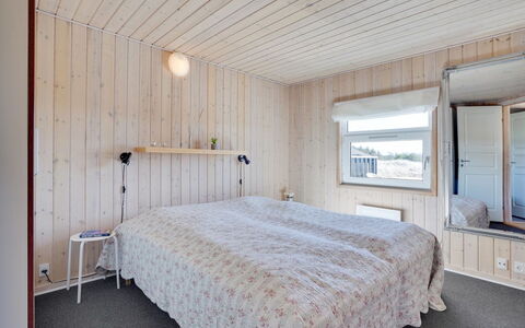 Caro - 807M from the Sea: Möbel, Interior Design, Flooring, Holz, Fussboden, Decke, Holzboden, Stuhl, Tabelle, Beleuchtung