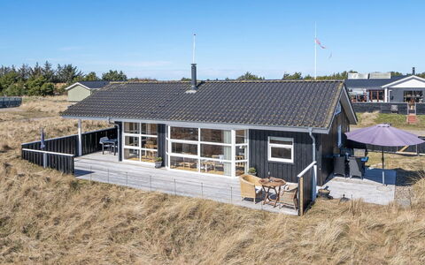 Caro - 807M from the Sea: Möbel, Interior Design, Flooring, Holz, Fussboden, Decke, Holzboden, Stuhl, Tabelle, Beleuchtung