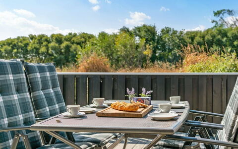 Aria - 1.2Km from the Sea: Möbel, Gartenmöbel, Stuhl, Tabelle, Tisch Im Freien, Küche & Esszimmer Tisch, Terrasse, Garten, Deck, Kaffetisch