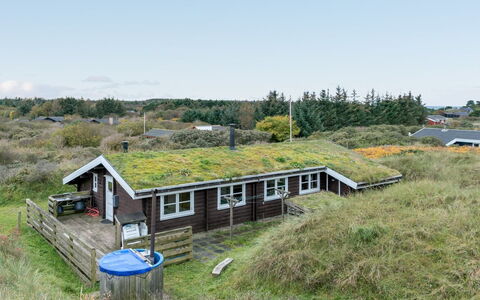 Thrym - 900M from the Sea: Hütte, Dach, Ländliches Gebiet, Hütte, Steigung, Dorf, Dachdecken, Blockhaus, Hütte