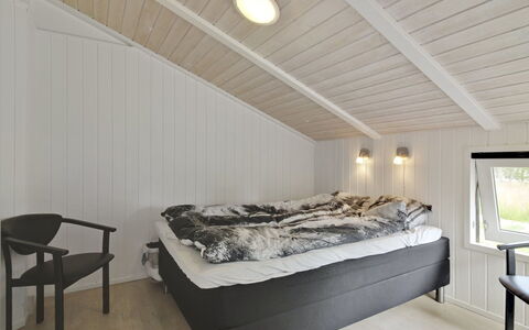 Ilmo - 950M from the Sea: Decke, Schlafzimmer, Interior Design, Flooring, Fussboden, Bettrahmen, Bett, Bedding, Bettdecke, Zimmer