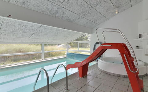 Ilmo - 950M from the Sea: Decke, Daylighting, Schwimmbad, Rutsche, Dachboden