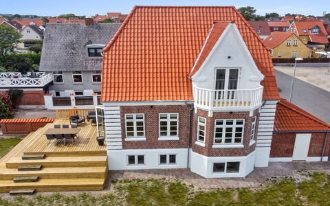 Kosara - 50M from the Sea: Die Architektur, Dach, Zuhause, Verbundwerkstoff, Daylighting, Abstellgleis, Auffahrt