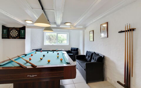 Kosara - 50M from the Sea: Die Architektur, Dach, Zuhause, Verbundwerkstoff, Daylighting, Abstellgleis, Auffahrt