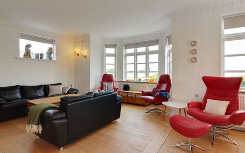 Kosara - 50M from the Sea: Die Architektur, Dach, Zuhause, Verbundwerkstoff, Daylighting, Abstellgleis, Auffahrt