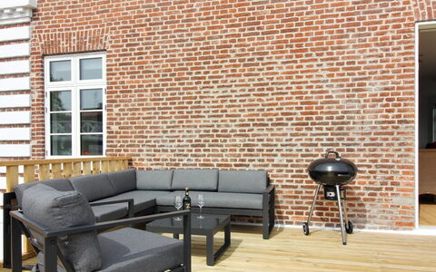 Kosara - 50M from the Sea: Die Architektur, Dach, Zuhause, Verbundwerkstoff, Daylighting, Abstellgleis, Auffahrt