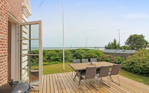 Kosara - 50M from the Sea: Die Architektur, Dach, Zuhause, Verbundwerkstoff, Daylighting, Abstellgleis, Auffahrt