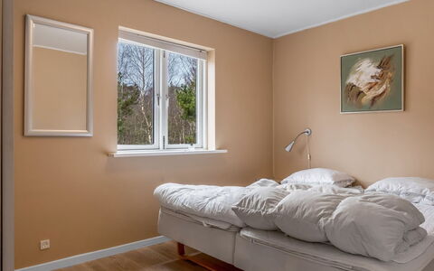 Jurgis - 300M from the Sea: Wand, Holz, Interior Design, Schlafzimmer, Fussboden, Bett, Flooring, Möbel, Bettdecke, Bedding