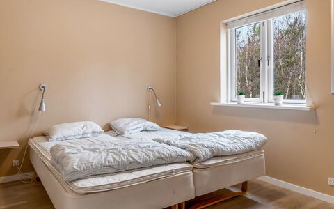 Jurgis - 300M from the Sea: Schlafzimmer, Holz, Fussboden, Bett, Interior Design, Flooring, Möbel, Bettdecke, Bedding, Beleuchtung