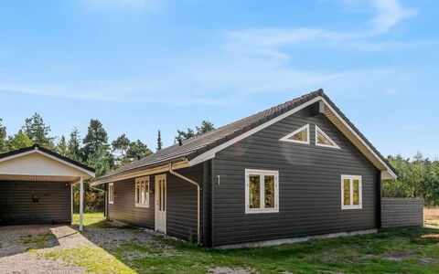 Jurgis - 300M from the Sea: Holz, Haus, Zuhause, Hütte, Dach, Abstellgleis, Ländliches Gebiet, Estate, Garten, Auffahrt