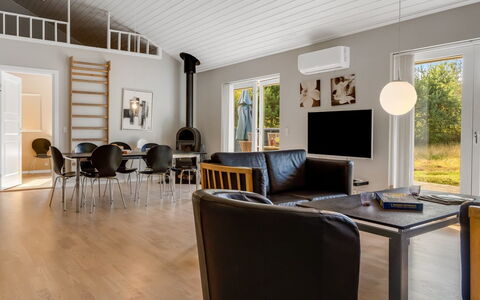 Jurgis - 300M from the Sea: Möbel, Interior Design, Flooring, Wand, Fussboden, Decke, Holz, Wohnzimmer, Couch, Beleuchtung