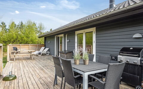 Ellie - 300M from the Sea: Holz, Zuhause, Holzboden, Deck, Hartholz, Hütte, Planke, Abstellgleis, Gartenmöbel, Veranda