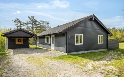Ellie - 300M from the Sea: Dach, Haus, Zuhause, Hütte, Abstellgleis, Estate, Auffahrt, Gartenbauten, Garten, Schuppen