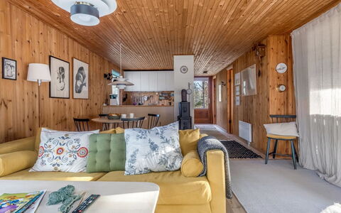 Asmod - 300M from the Sea: Interior Design, Möbel, Flooring, Wand, Holz, Fussboden, Decke, Zimmer, Couch, Wohnzimmer