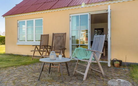 Tara - 300M from the Sea: Dachdecken, Hütte, Haus, Dach, Zuhause, Bauernhaus, Hütte, Estate, Dorf