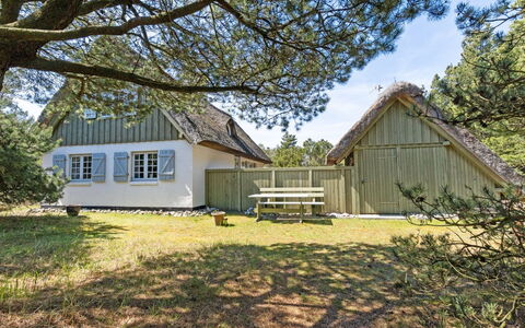 Gravers - 300M from the Sea: Schwimmbad, Gartenmöbel, Möbel, Resort, Flagstone, Eco Hotel, Schatten, Stuhl, Freizeit, Estate