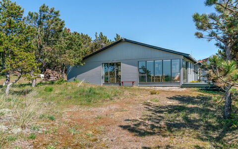 Petersen - 50M from the Sea: Holz, Zuhause, Veranda, Deck, Hartholz, Dach, Holzbeize, Holzboden, Eco Hotel