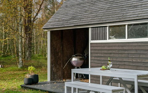 Henni - 2.5Km from the Sea: Schwimmbad, Gartenmöbel, Möbel, Resort, Flagstone, Eco Hotel, Schatten, Stuhl, Freizeit, Estate
