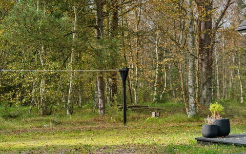 Henni - 2.5Km from the Sea: Schwimmbad, Gartenmöbel, Möbel, Resort, Flagstone, Eco Hotel, Schatten, Stuhl, Freizeit, Estate