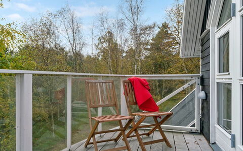 Henni - 2.5Km from the Sea: Schwimmbad, Gartenmöbel, Möbel, Resort, Flagstone, Eco Hotel, Schatten, Stuhl, Freizeit, Estate