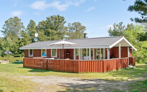 Hrefna - 350M from the Sea: Dach, Haus, Grundstueck, Zuhause, Hütte, Estate, Gartenbauten, Schatten, Blockhaus, Landscaping
