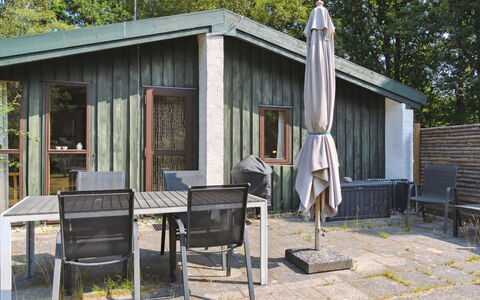 Matta - 800M from the Sea: Holz, Zuhause, Veranda, Deck, Hartholz, Dach, Holzbeize, Holzboden, Eco Hotel