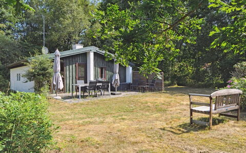 Matta - 800M from the Sea: Holz, Zuhause, Veranda, Deck, Hartholz, Dach, Holzbeize, Holzboden, Eco Hotel