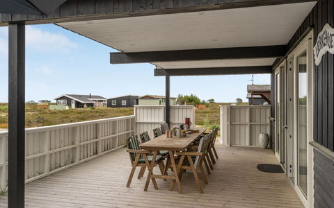 Alf - 200M from the Sea: Möbel, Interior Design, Flooring, Holz, Fussboden, Decke, Holzboden, Stuhl, Tabelle, Beleuchtung