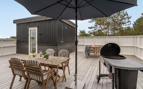 Alf - 200M from the Sea: Möbel, Interior Design, Flooring, Holz, Fussboden, Decke, Holzboden, Stuhl, Tabelle, Beleuchtung