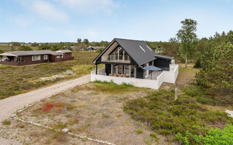 Alf - 200M from the Sea: Möbel, Interior Design, Flooring, Holz, Fussboden, Decke, Holzboden, Stuhl, Tabelle, Beleuchtung